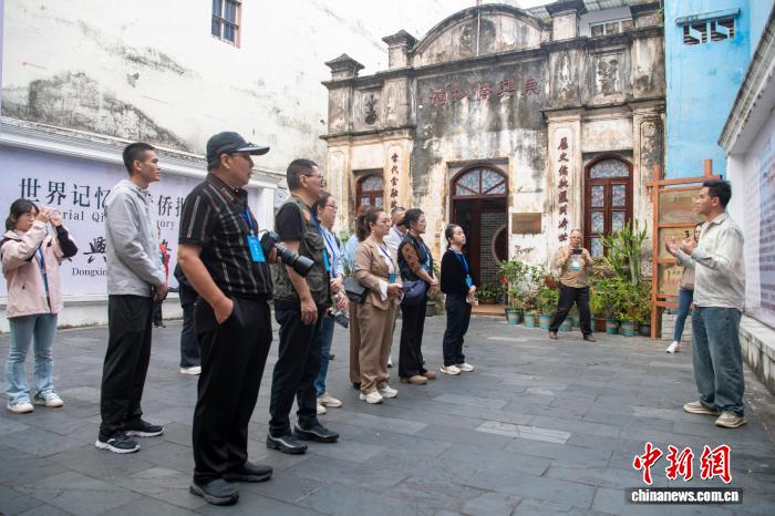 多国媒体探访广西东兴侨批馆 回溯抗战侨汇中的家国情怀