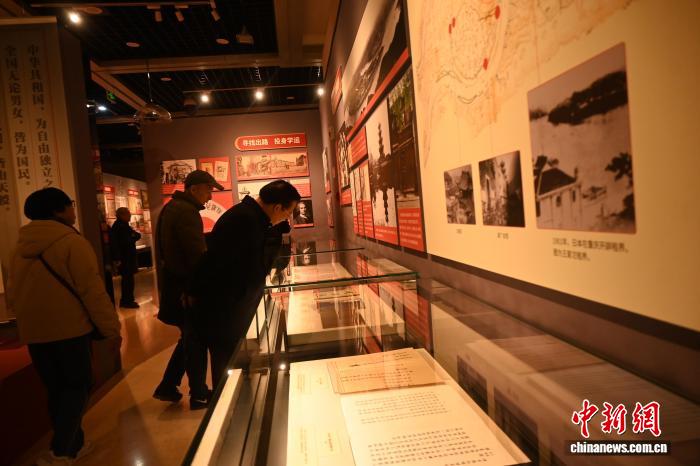 邹容生平史实展在重庆开展