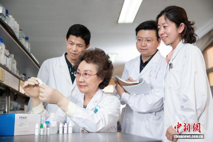 王红阳院士以侨为桥 推动肝癌研究与国际接轨