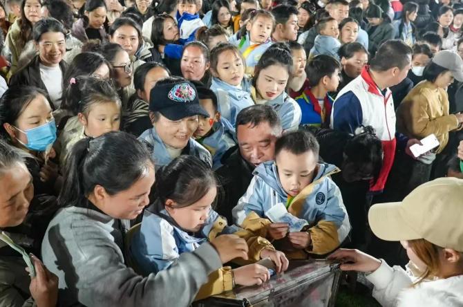 “我们与香港同胞同心同在” 统一战线在行动