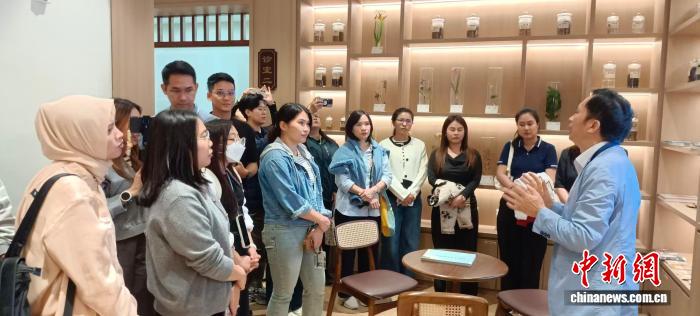 外国官员福建漳州体验闽南中医药文化