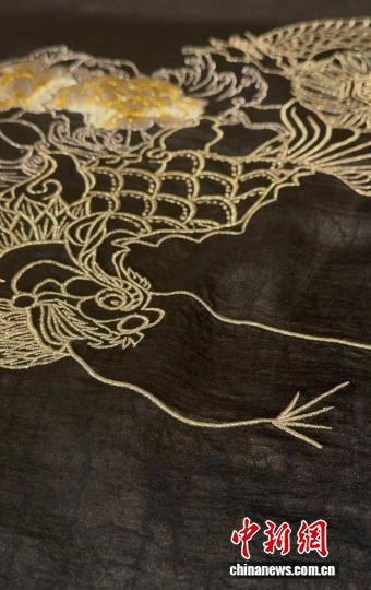 美国华侨带着香云纱闯世界