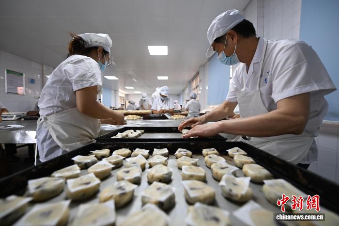 中秋临近 浙江杭州手工月饼迎来订单高峰