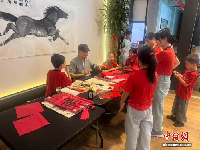 （新春走基层）桑梓情深客路长 浙籍华侨新年话“变”