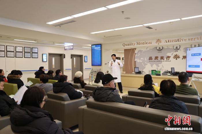 （新春走基层）归乡即享“健康团圆” 一张体检报告蕴藏侨乡青田的牵挂