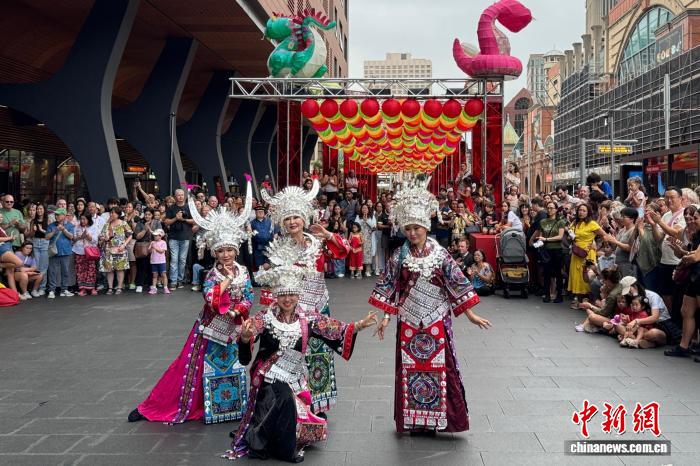 走出华人社区 春节渐成“世界年”