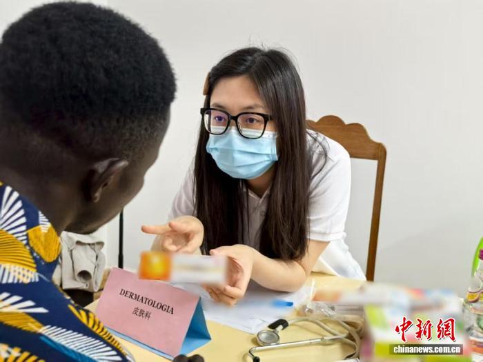 援非602天 中国皮肤科医生仁心架起中非友谊桥