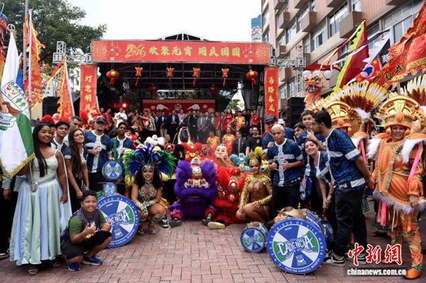 （新春见闻）巴西圣保罗闹元宵：“功夫”桑巴亮眼  “中国好物”吸睛