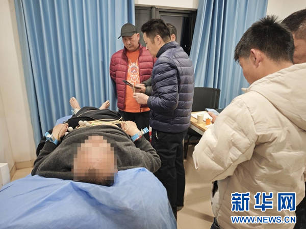 中国援莱索托医疗队深夜生死救援 急性心梗患者转危为安