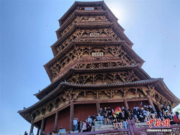 海外华裔青少年探访山西应县木塔 体验斗拱之巧