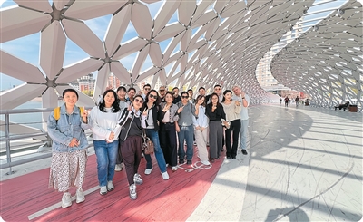 共赏丝路美景 共促相互了解