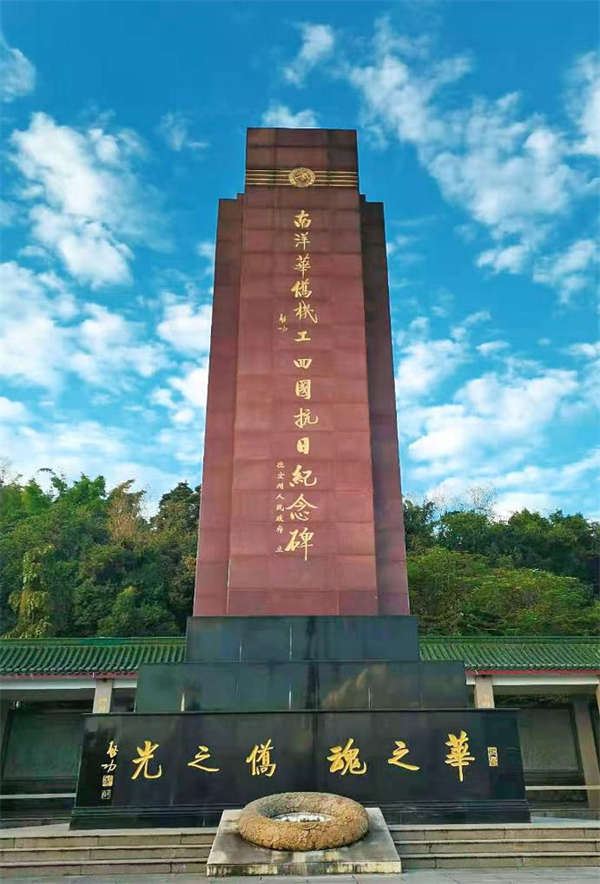 一块纪念碑后的家国守望