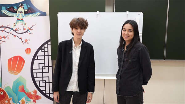 哈萨克女孩的中文第一课：对话杜尚别中文教师