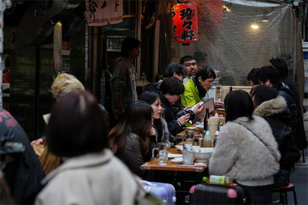 日本多地连发集体食物中毒事件　逾百人“中招”