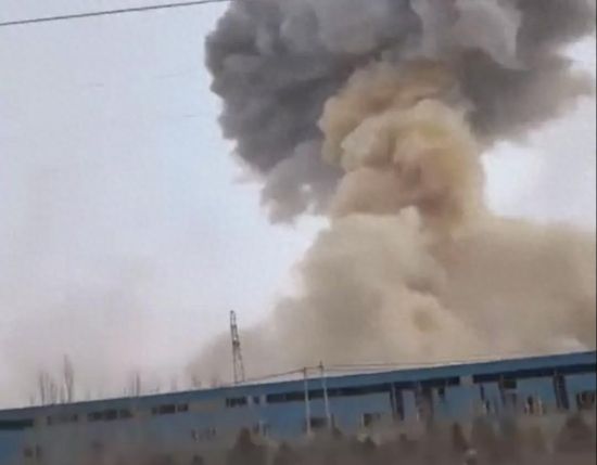 内蒙古化工企业爆炸，现场产生的黄色浓烟是什么？