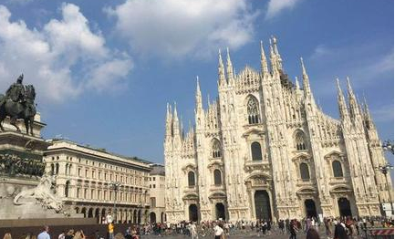 意大利米兰大教堂简介：其被英国小说家劳伦斯称为什么？