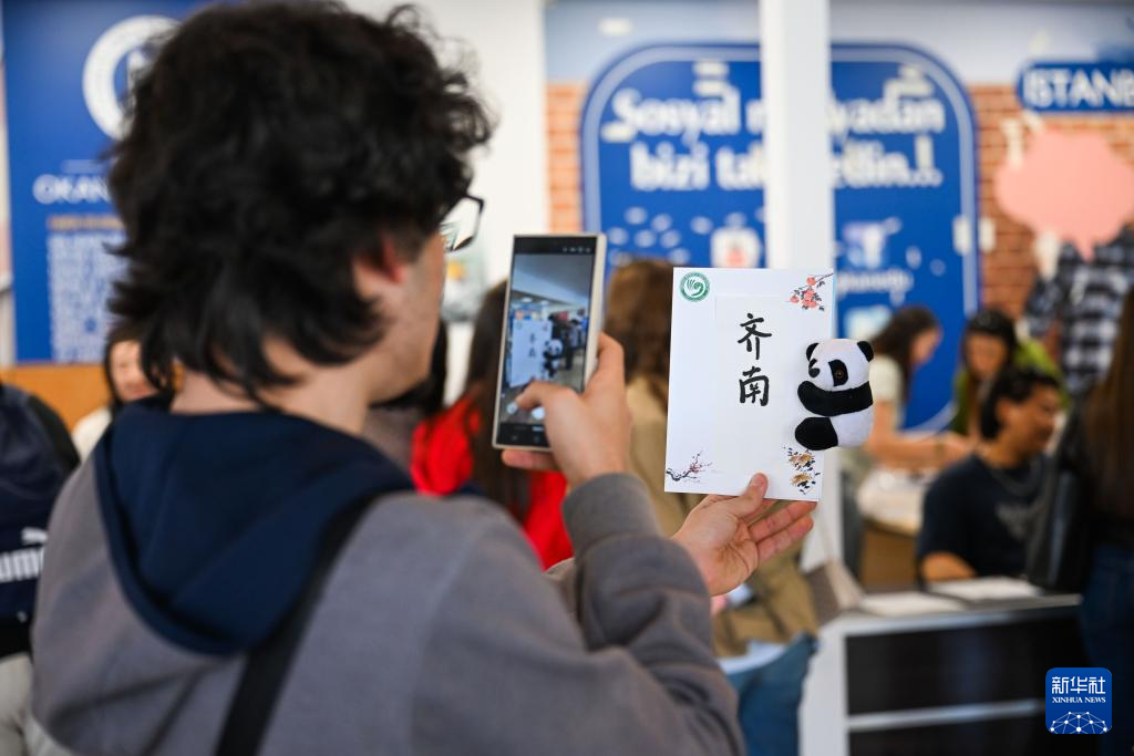 海评面：中文很火，中国元素很酷