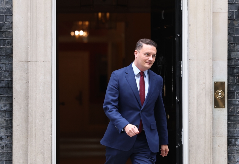 “英卫生大臣当面质询，欲辞职放手一搏，挑战斯塔默”