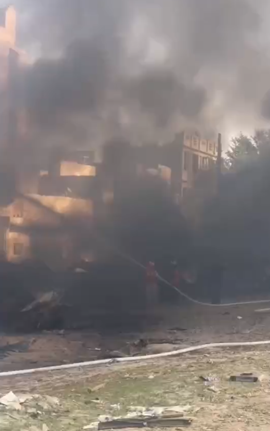 巴基斯坦一客运列车遭爆炸袭击，已致27人死亡