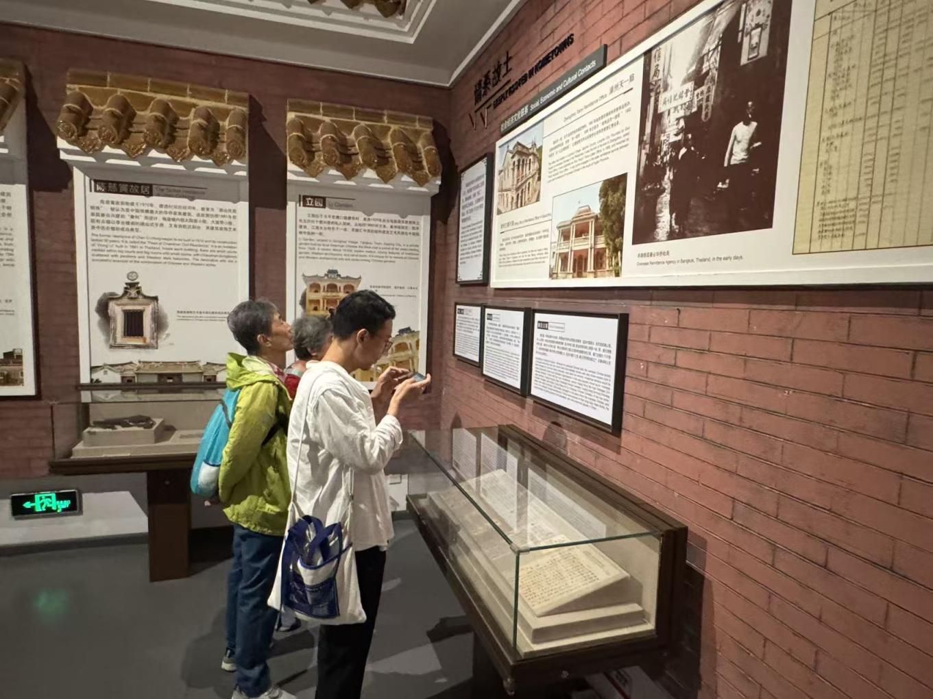《给阿嬷的情书》带火华侨历史博物馆，市民到展厅内参观侨批
