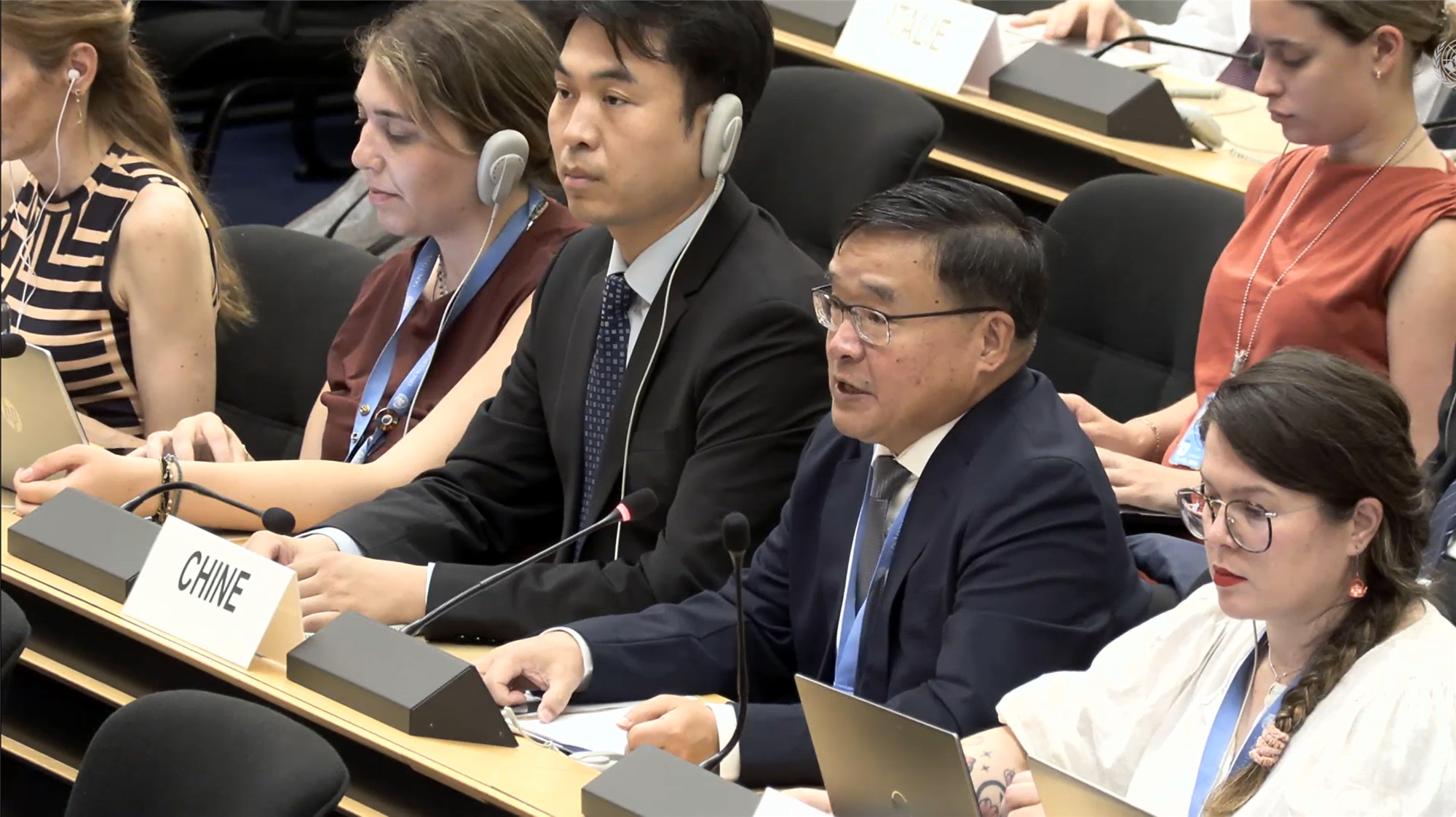 中方代表作共同发言，揭批以人权为借口滥施关税行径