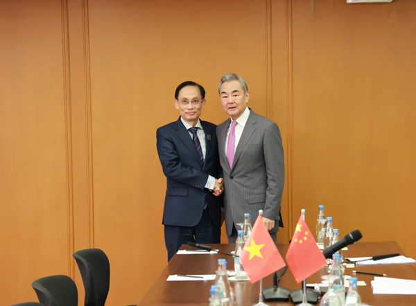 王毅会见越南外长黎怀忠
